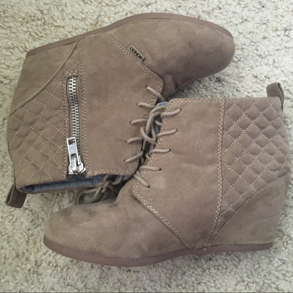 BONGO Tan Wedge Boots In Size 8